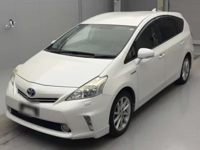 Toyota PRIUS ALPHA  с аукциона в Японии
