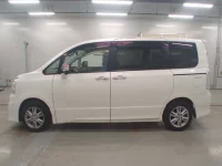 Toyota VOXY лот № 40070 оценка R  с аукциона в Японии 3