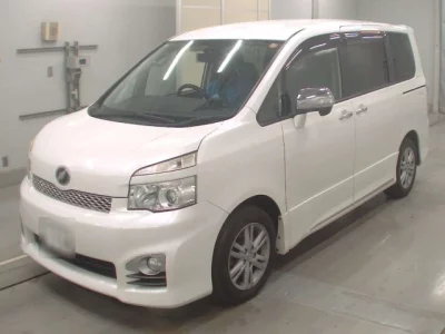 Toyota VOXY  с аукциона в Японии