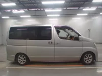 Nissan ELGRAND лот № 10256 оценка RA  с аукциона в Японии 2