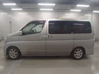 Nissan ELGRAND лот № 10256 оценка RA  с аукциона в Японии 3