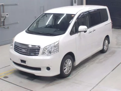 Toyota NOAH  с аукциона в Японии