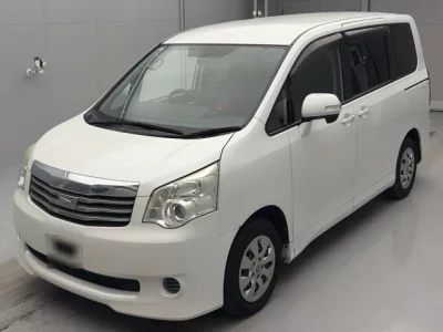 Toyota NOAH  с аукциона в Японии