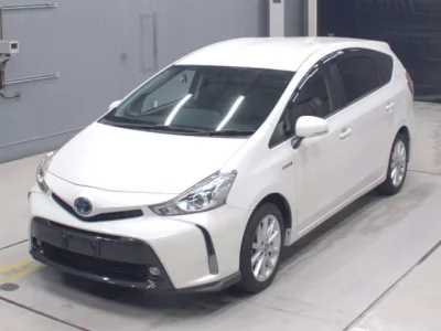 Toyota PRIUS ALPHA  с аукциона в Японии