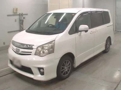 Toyota NOAH  с аукциона в Японии