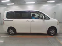 Toyota NOAH лот № 30518 оценка R  с аукциона в Японии 2