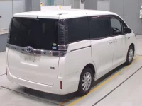 Toyota VOXY лот № 60069 оценка 3.5  с аукциона в Японии 1