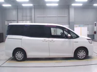 Toyota VOXY лот № 60069 оценка 3.5  с аукциона в Японии 2