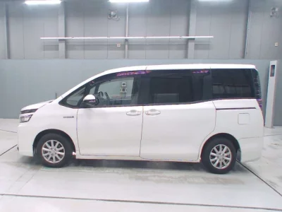 Toyota VOXY  с аукциона в Японии