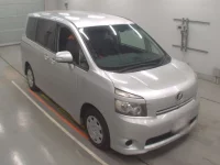 Toyota VOXY лот № 30581 оценка 4  с аукциона в Японии 4