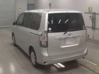 Toyota VOXY лот № 30581 оценка 4  с аукциона в Японии 5