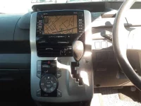 Toyota VOXY лот № 30581 оценка 4  с аукциона в Японии 8