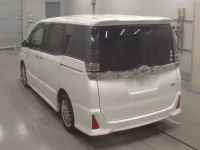 Toyota VOXY лот № 30551 оценка 4  с аукциона в Японии 5
