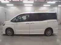 Toyota VOXY лот № 30551 оценка 4  с аукциона в Японии 3