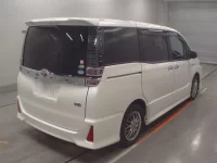 Toyota VOXY лот № 30551 оценка 4  с аукциона в Японии 1