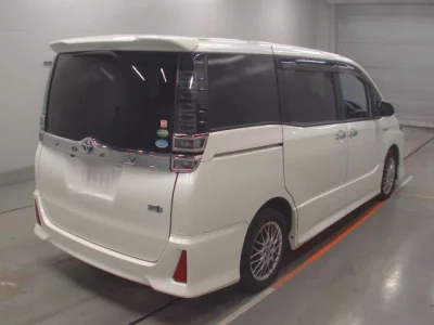 Toyota VOXY  с аукциона в Японии