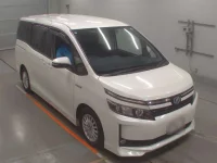 Toyota VOXY лот № 30570 оценка 3.5  с аукциона в Японии 4