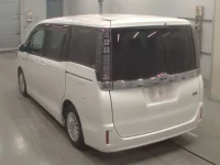 Toyota VOXY лот № 30570 оценка 3.5  с аукциона в Японии 5