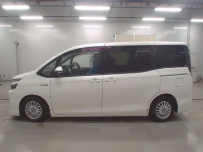 Toyota VOXY  с аукциона в Японии
