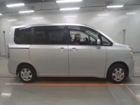 Toyota VOXY лот № 10293 оценка 3  с аукциона в Японии 2