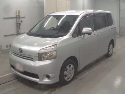 Toyota VOXY  с аукциона в Японии