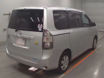 Toyota VOXY  с аукциона в Японии