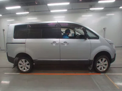Mitsubishi DELICA D5  с аукциона в Японии