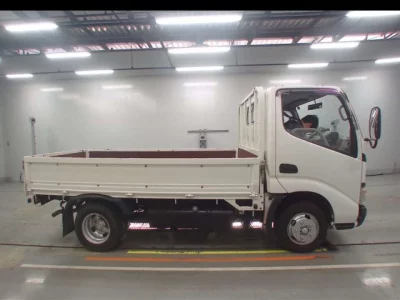 Toyota DYNA  с аукциона в Японии