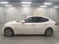 Nissan FUGA лот № 10389 оценка 3.5  с аукциона в Японии 3