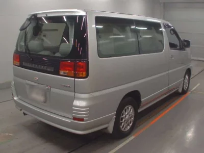Nissan ELGRAND  с аукциона в Японии
