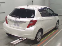 Toyota VITZ лот № 30613 оценка 3  с аукциона в Японии 1