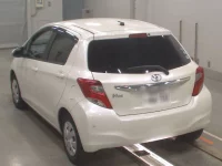 Toyota VITZ лот № 30613 оценка 3  с аукциона в Японии 5