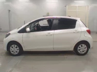 Toyota VITZ лот № 30613 оценка 3  с аукциона в Японии 3