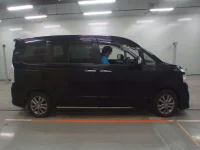 Toyota VOXY лот № 30646 оценка R  с аукциона в Японии 2