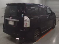 Toyota VOXY лот № 30642 оценка 4  с аукциона в Японии 1