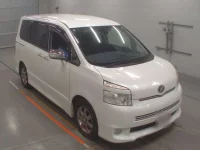 Toyota VOXY лот № 30700 оценка 3.5  с аукциона в Японии 4