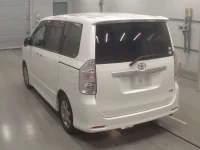 Toyota VOXY лот № 30700 оценка 3.5  с аукциона в Японии 5