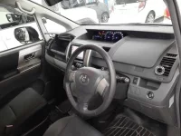 Toyota VOXY лот № 30700 оценка 3.5  с аукциона в Японии 6