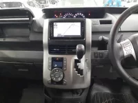 Toyota VOXY лот № 30700 оценка 3.5  с аукциона в Японии 8