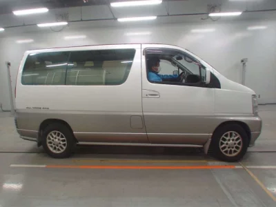 Nissan ELGRAND  с аукциона в Японии