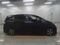 Toyota WISH лот № 30745 оценка 3  с аукциона в Японии 2