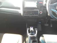 Honda FIT лот № 30809 оценка 4  с аукциона в Японии 8