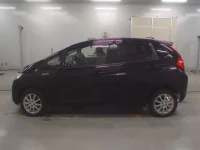 Honda FIT лот № 30821 оценка 4  с аукциона в Японии 3