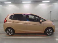 Honda FIT лот № 30827 оценка 4  с аукциона в Японии 2