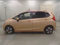 Honda FIT лот № 30827 оценка 4  с аукциона в Японии 3