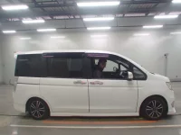 Honda STEP WAGON лот № 30776 оценка 4  с аукциона в Японии 2