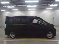 Honda STEP WAGON лот № 30790 оценка 4  с аукциона в Японии 2