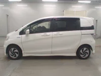 Honda FREED лот № 30813 оценка 4  с аукциона в Японии 3