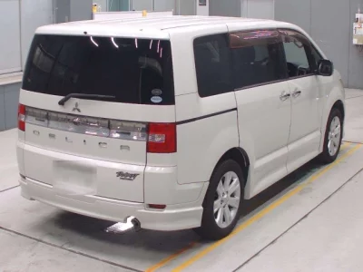 Mitsubishi Delica D:5