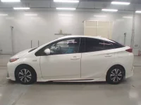 Toyota PRIUS PHV лот № 30787 оценка 4  с аукциона в Японии 3